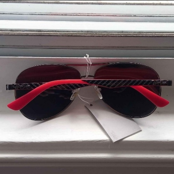 Ray-Ban x Ferrari Sunglasses - Picture 5 of 7